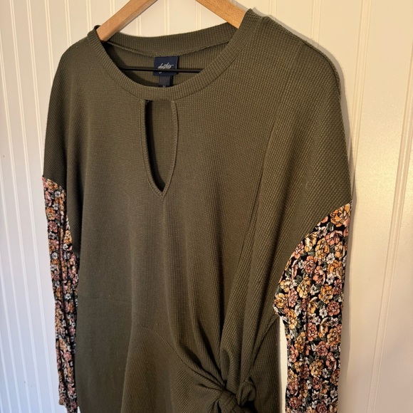 Daytrip Dusty Olive Floral Sleeve Side Tie Long Sleeve Women’s Size Medium - Picture 4 of 14
